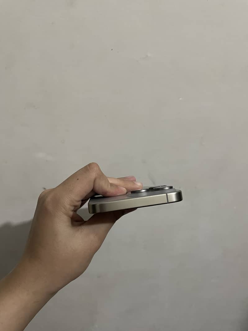 Apple iPhone 15 Pro Max 6
