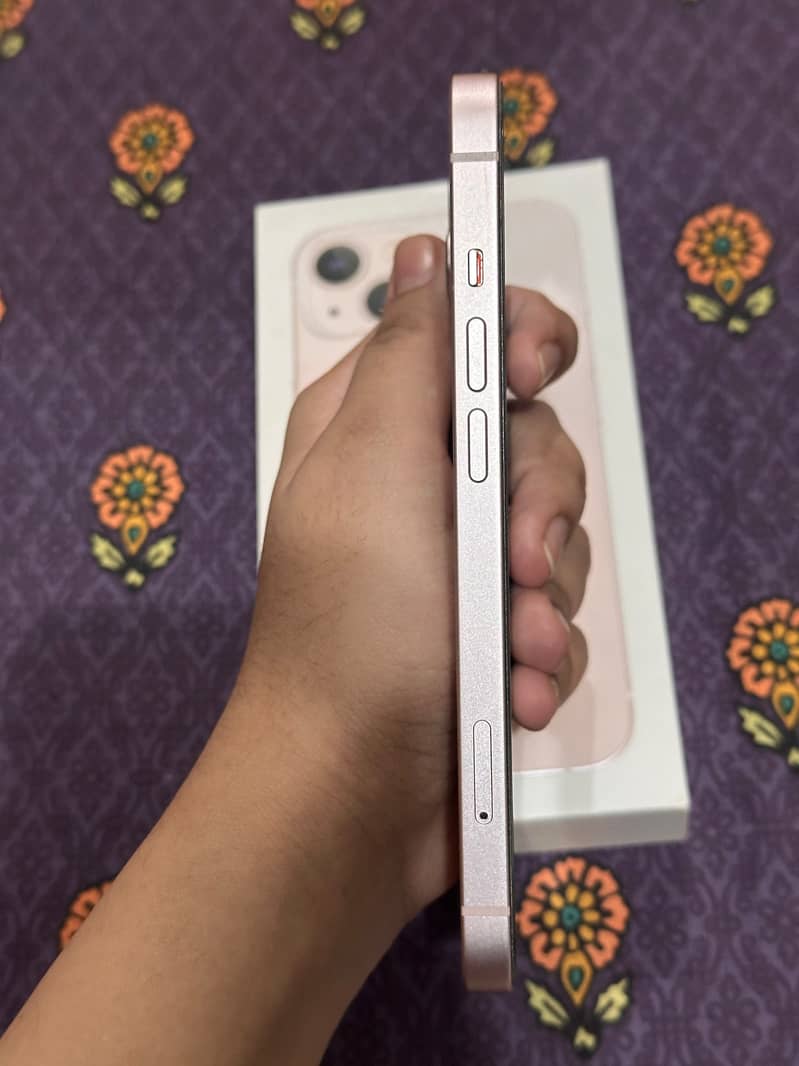 Apple iPhone 13 4
