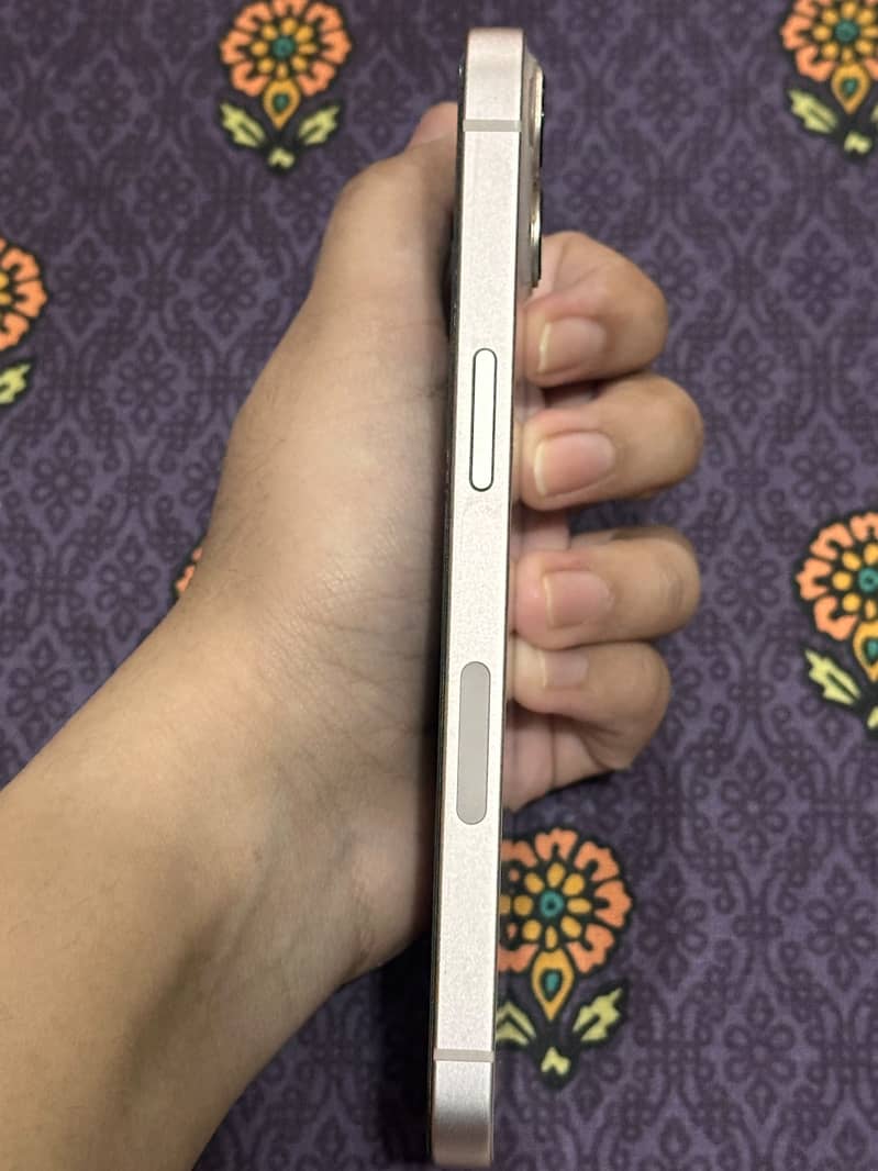Apple iPhone 13 5