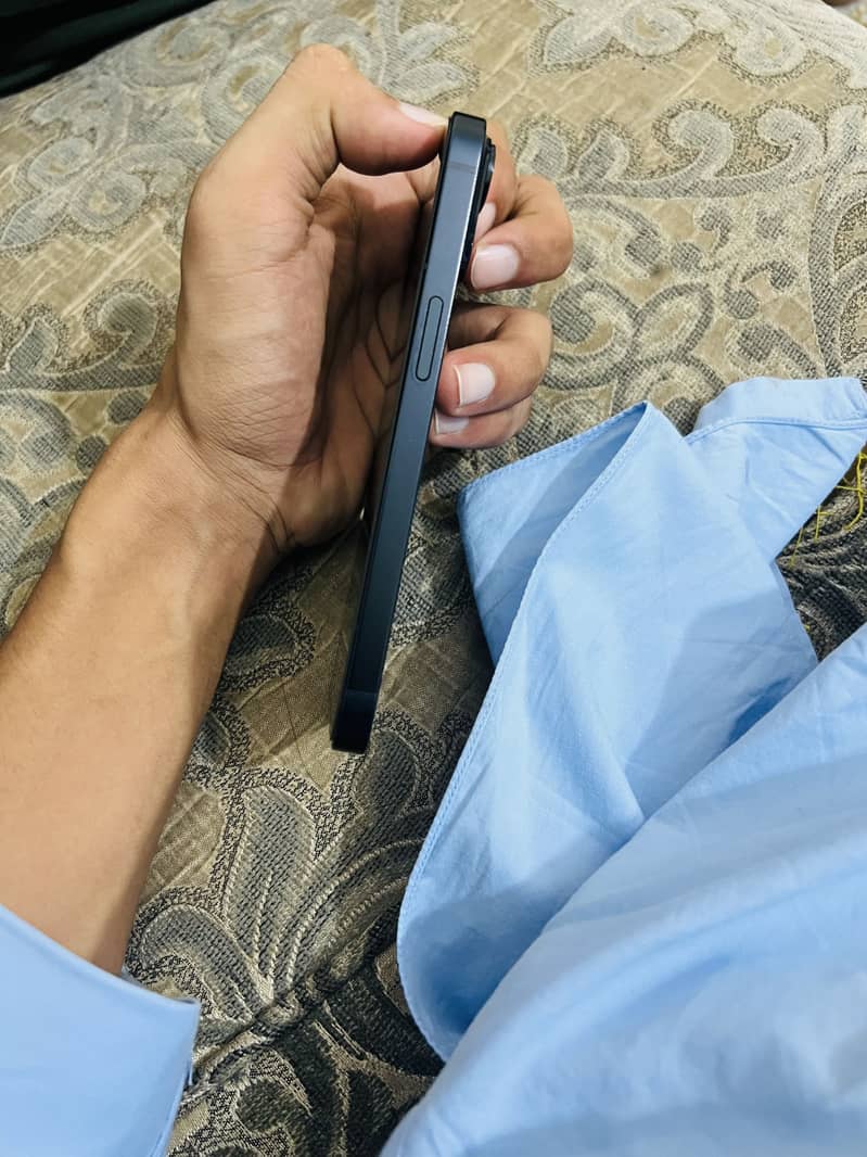 iPhone 14 4