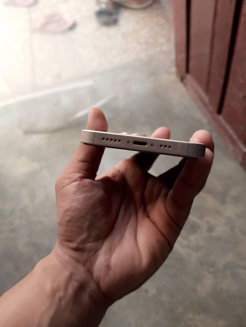 Apple iPhone 13 2