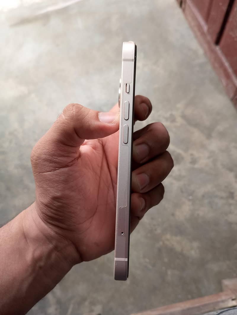 Apple iPhone 13 4
