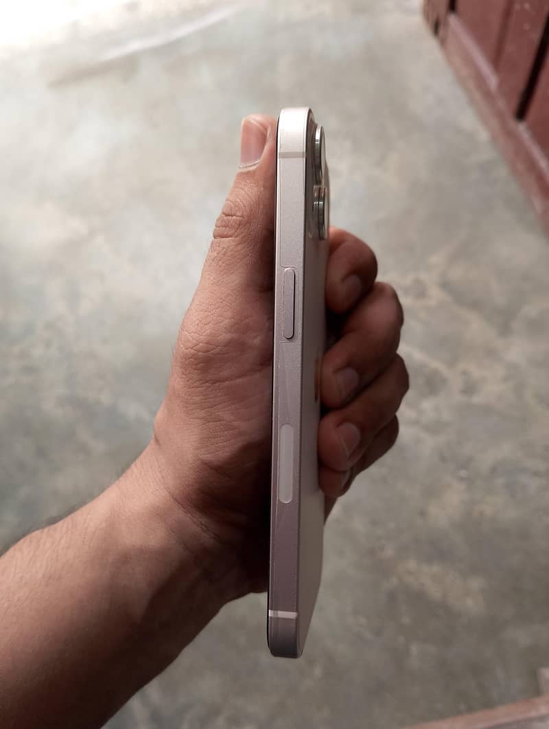 Apple iPhone 13 5