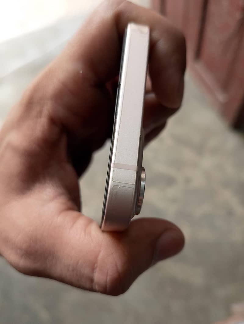 Apple iPhone 13 7
