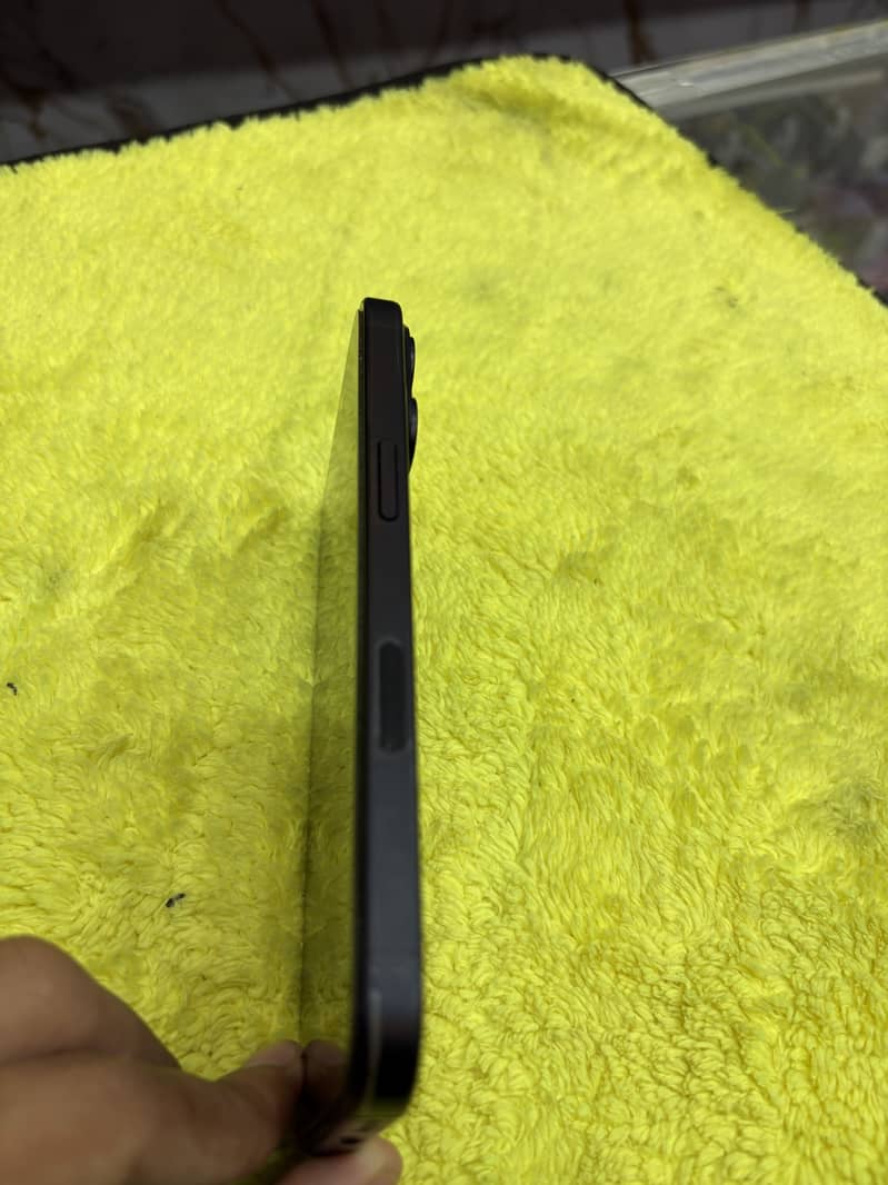 Apple iPhone 16 2