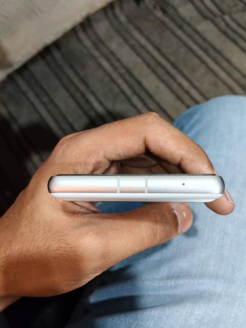 Google Pixel 7a 5