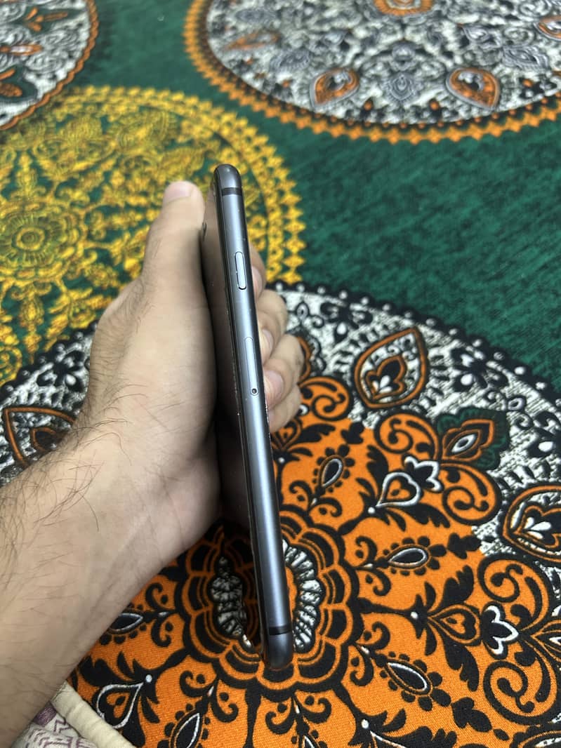 Apple iPhone 8 1