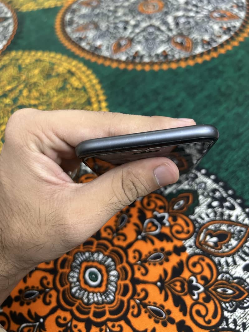 Apple iPhone 8 3