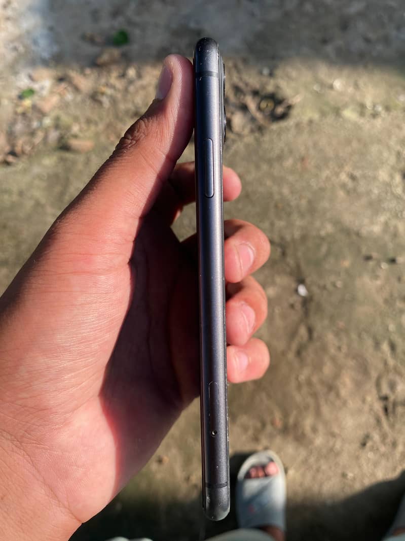 Apple iPhone 11 3