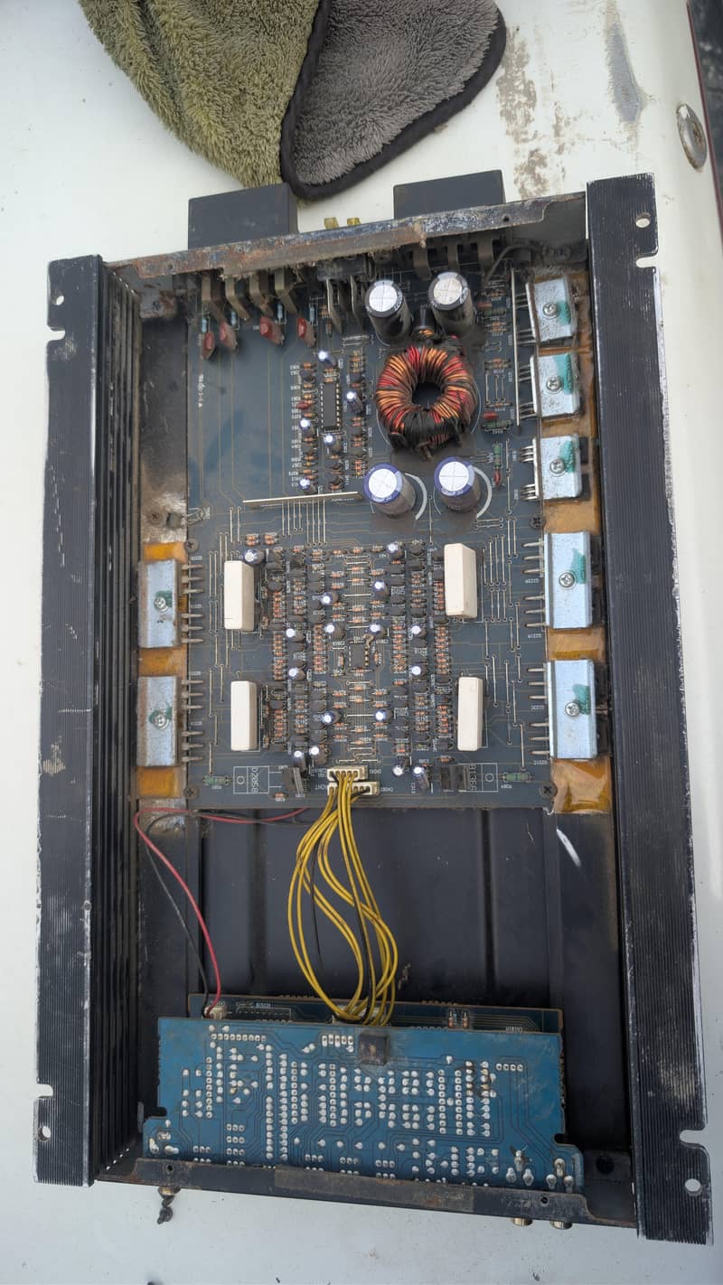 solid audio amplifier 3