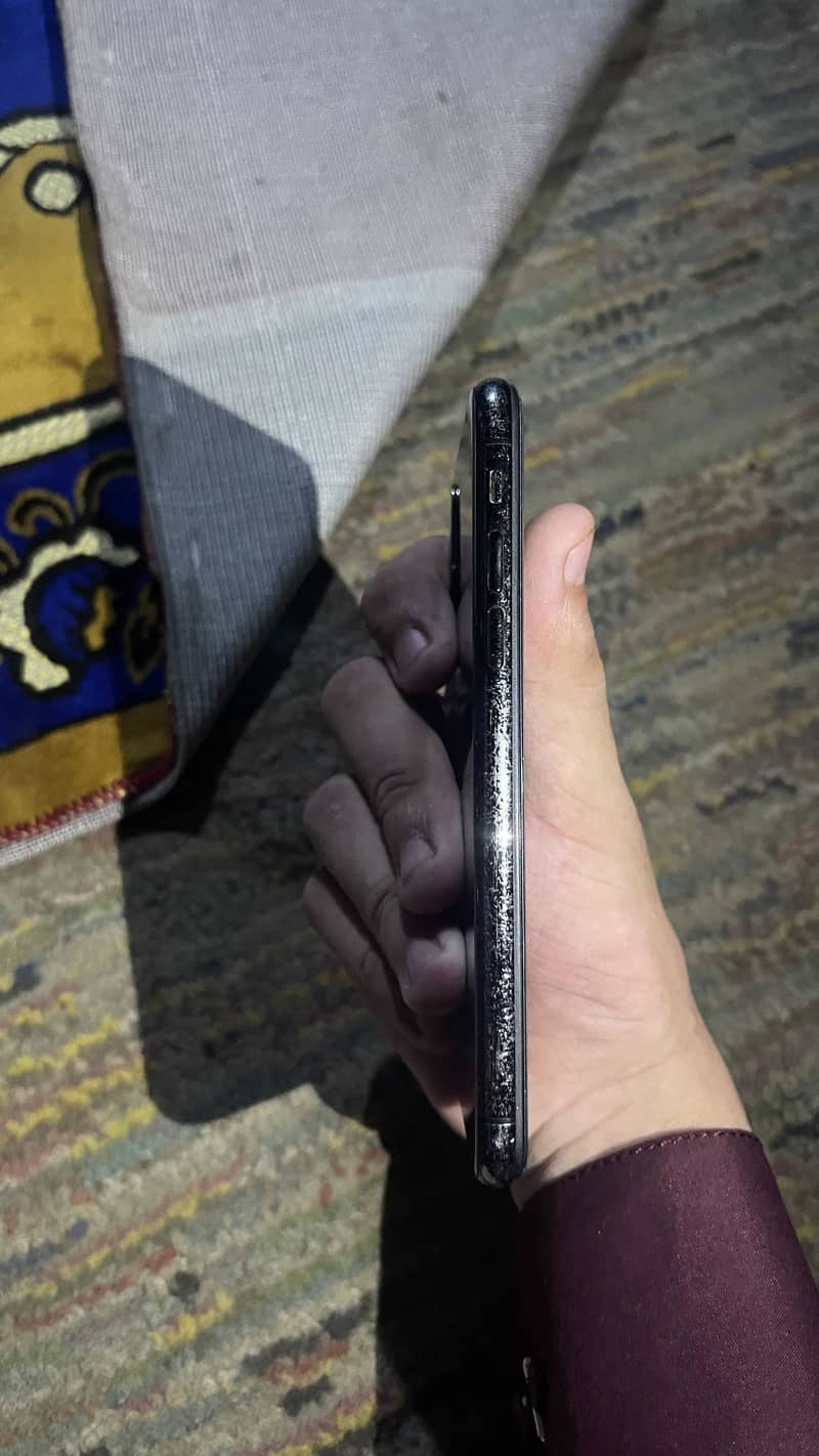Apple iPhone X 3