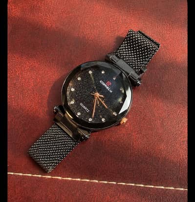 Black Quartz New Magnetic Clutch Watch