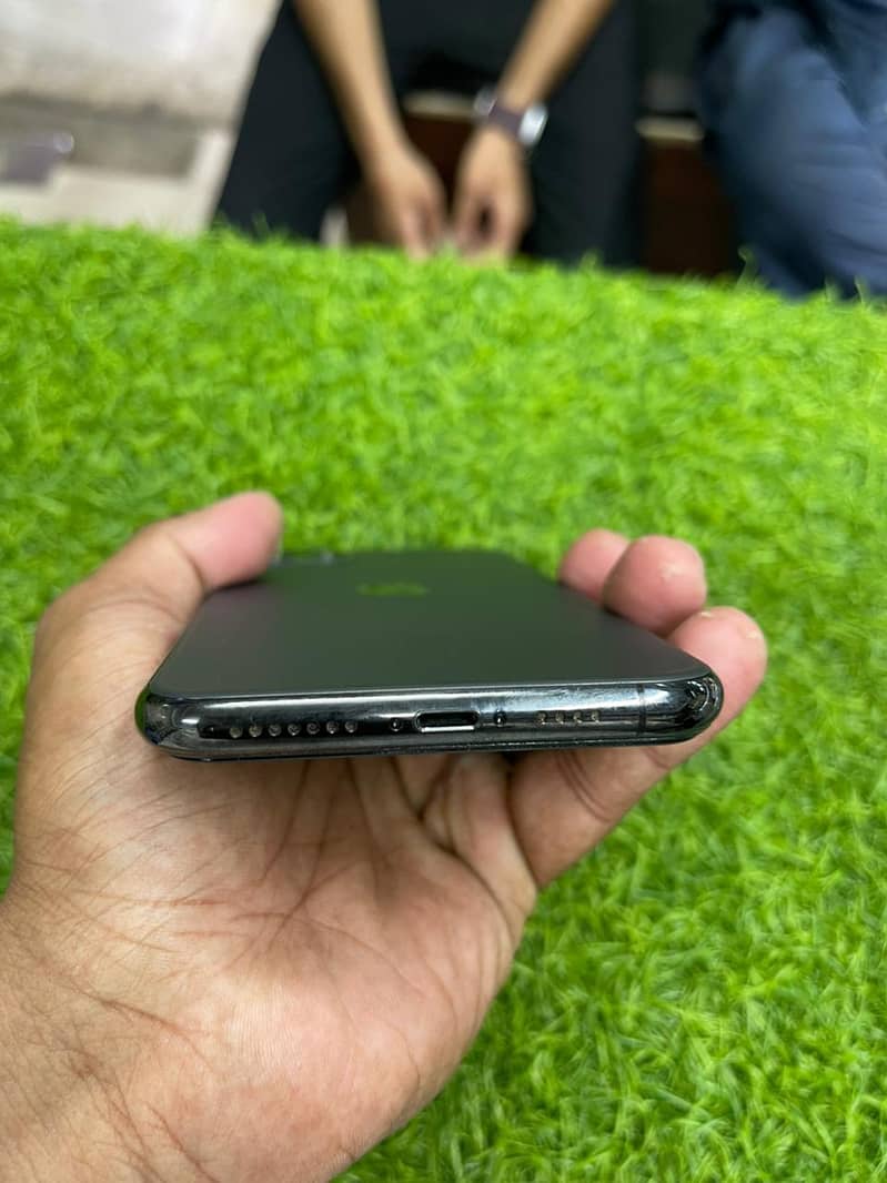 Apple iPhone 11 Pro Max 3