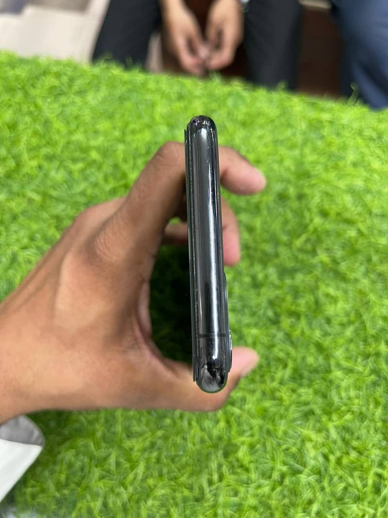 Apple iPhone 11 Pro Max 5