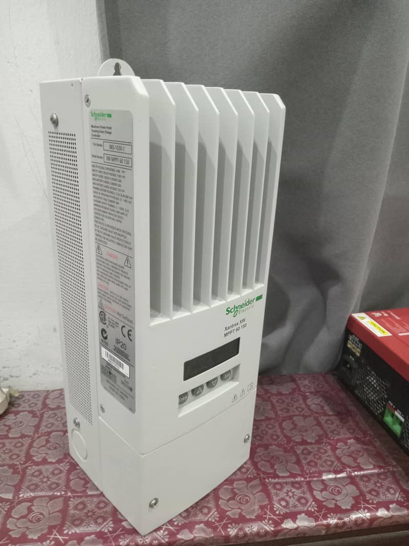 Schneider Solar Charge controller 1