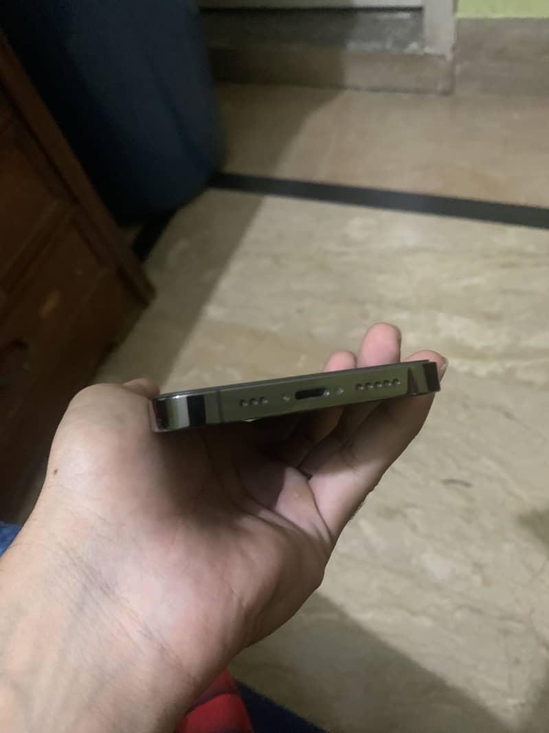 Apple iPhone 13 Pro 4