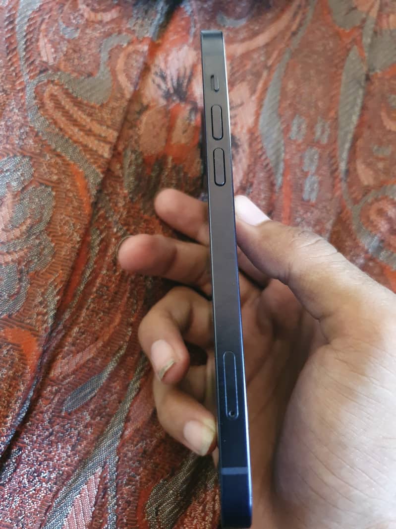 Apple iPhone 12 3