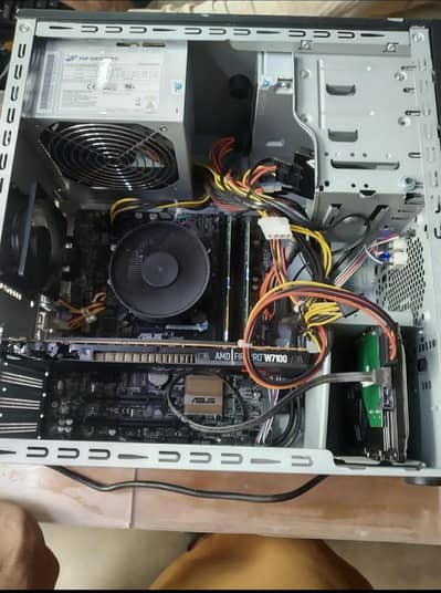 Core i7-7700 | 16GB RAM | AMD FirePro W7000 | SSD | ASUS H1