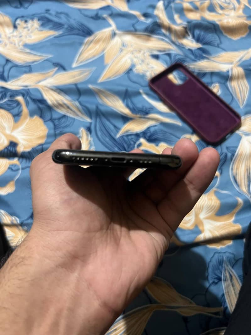 Apple iPhone 11 Pro (Sim Glitch) 5