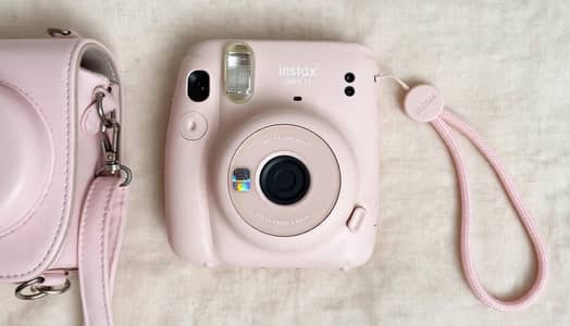Fujifilm instax mini 11 camera with bag & accessories