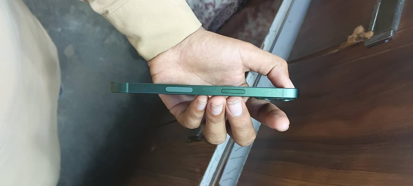 Apple iPhone 13 1