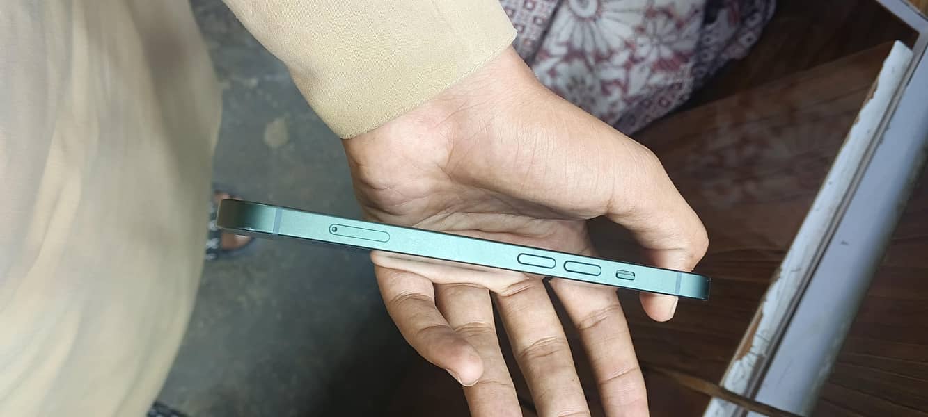 Apple iPhone 13 3