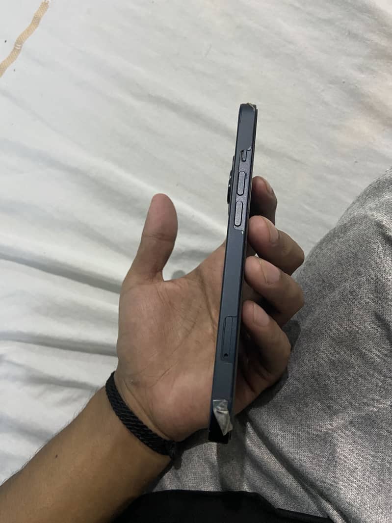 Apple iPhone 13 1