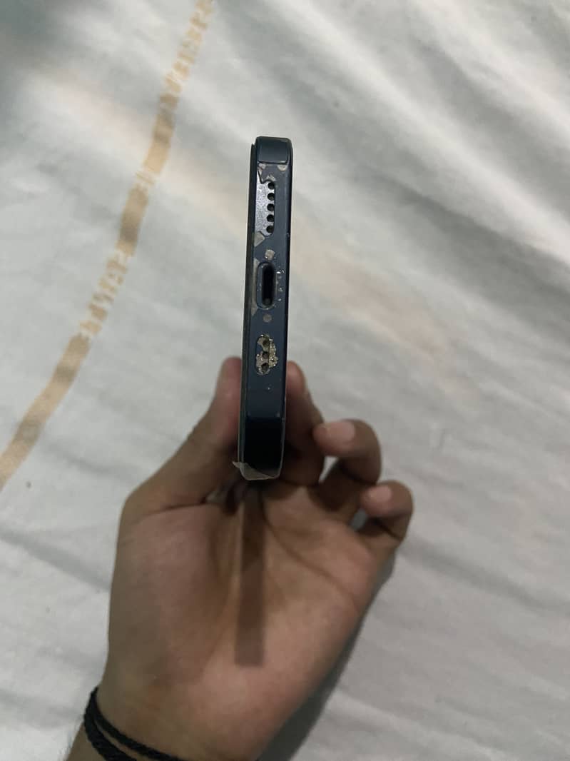 Apple iPhone 13 2