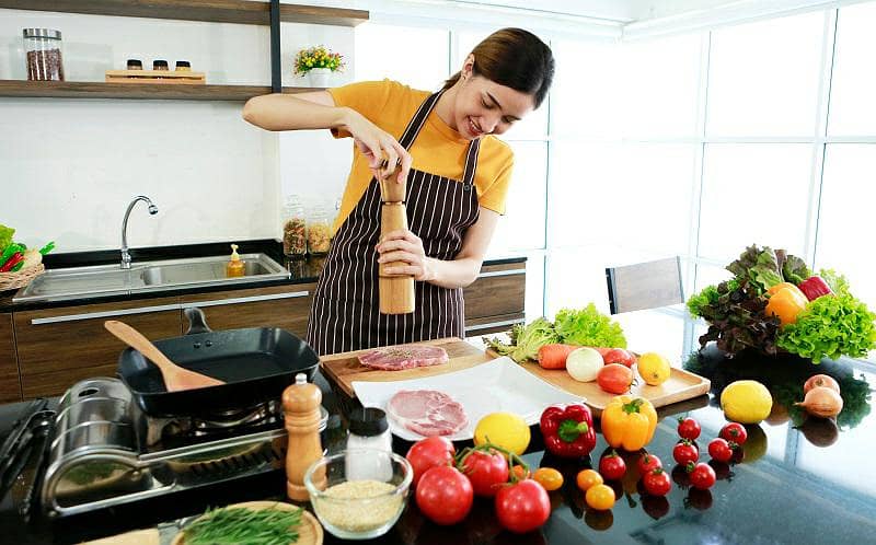 Cooking Maid Needed  - گھر میں کھانا پکانا ہے 1