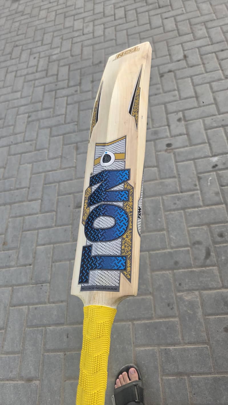 TON Bat 1