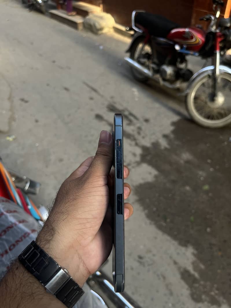 Iphone 12 Pro Max 4