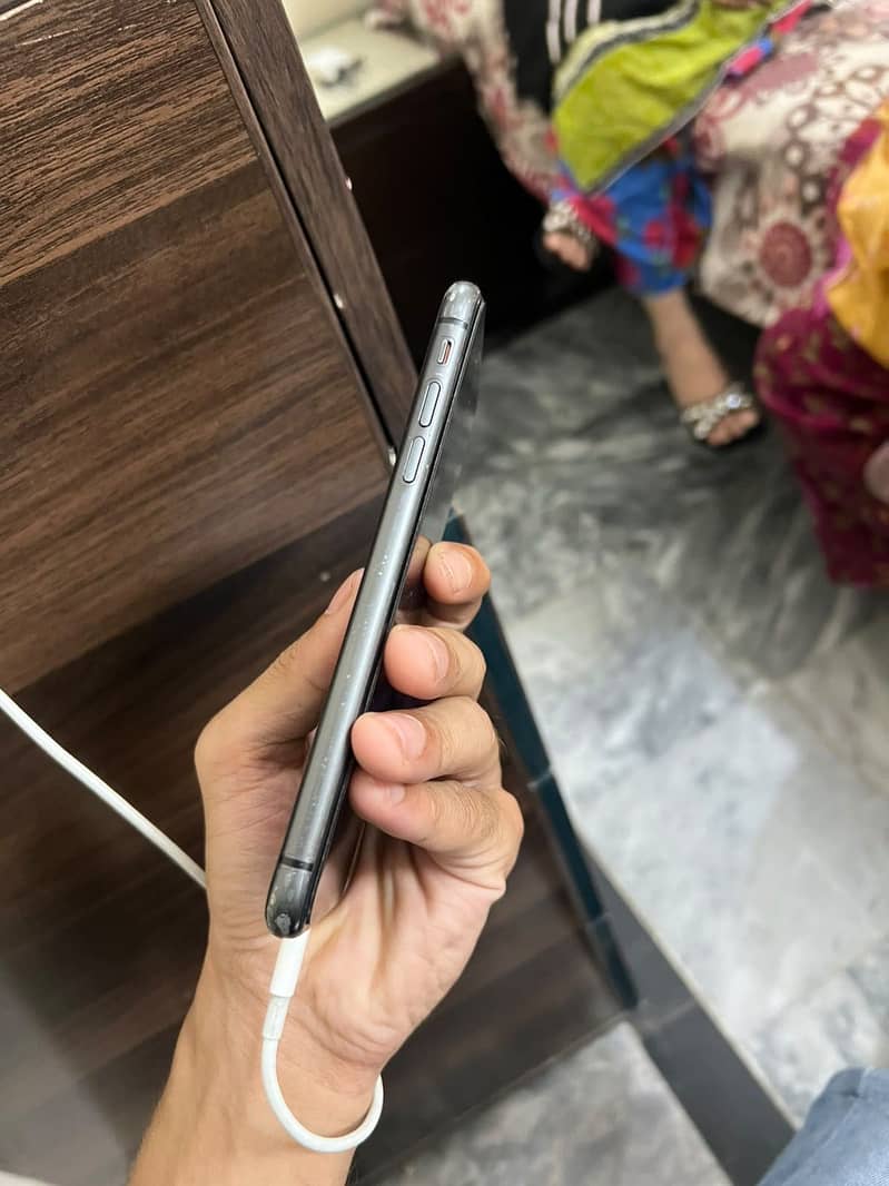 Apple iPhone 11 5