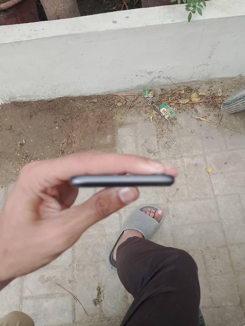 Apple iPhone 8 1