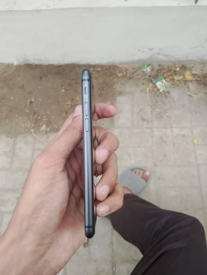 Apple iPhone 8 3