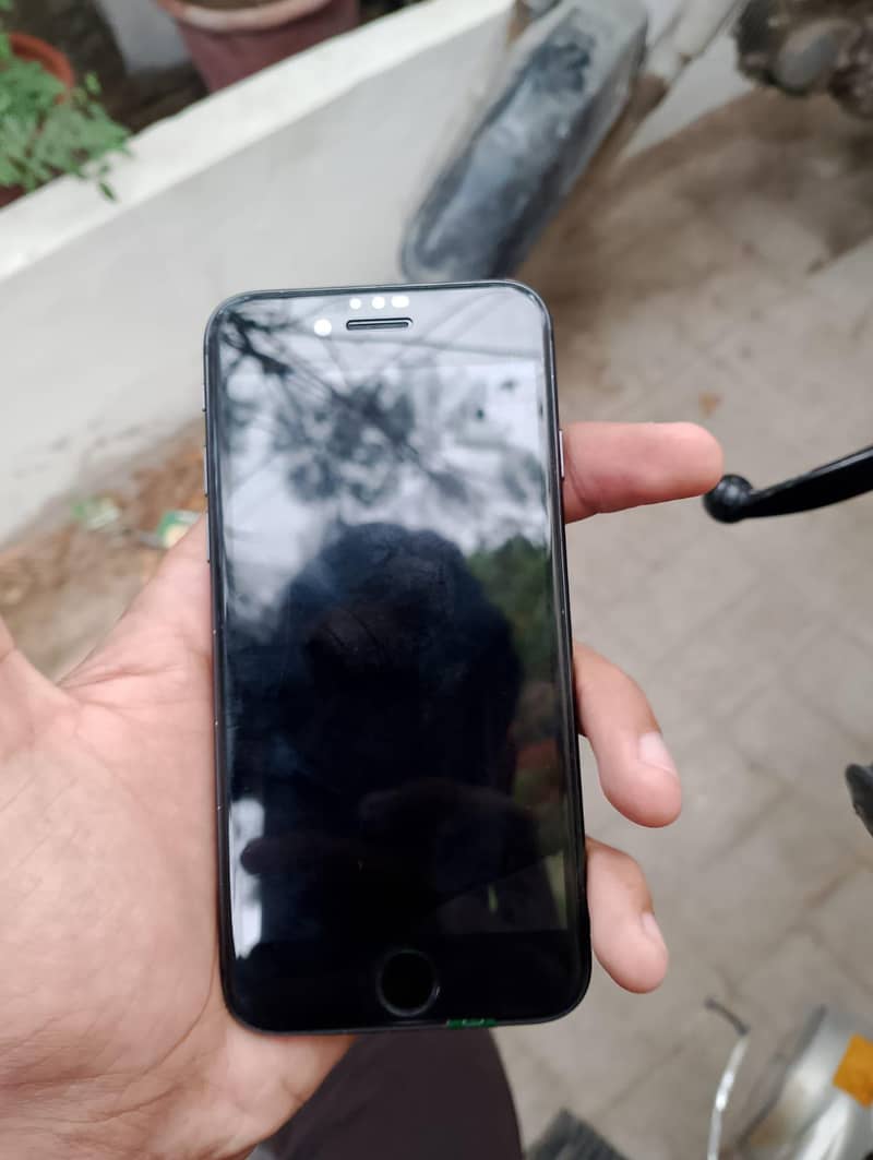 Apple iPhone 8 5