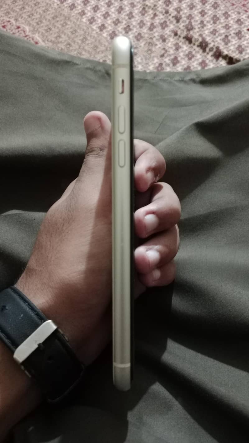 Apple iPhone 11 3