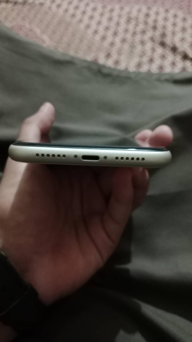 Apple iPhone 11 5