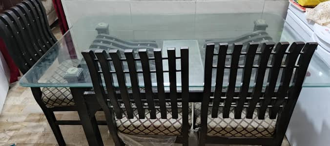 DINNING TABLE 6 SEATER