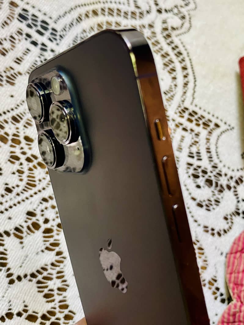 Apple iPhone 14 Pro Max 1