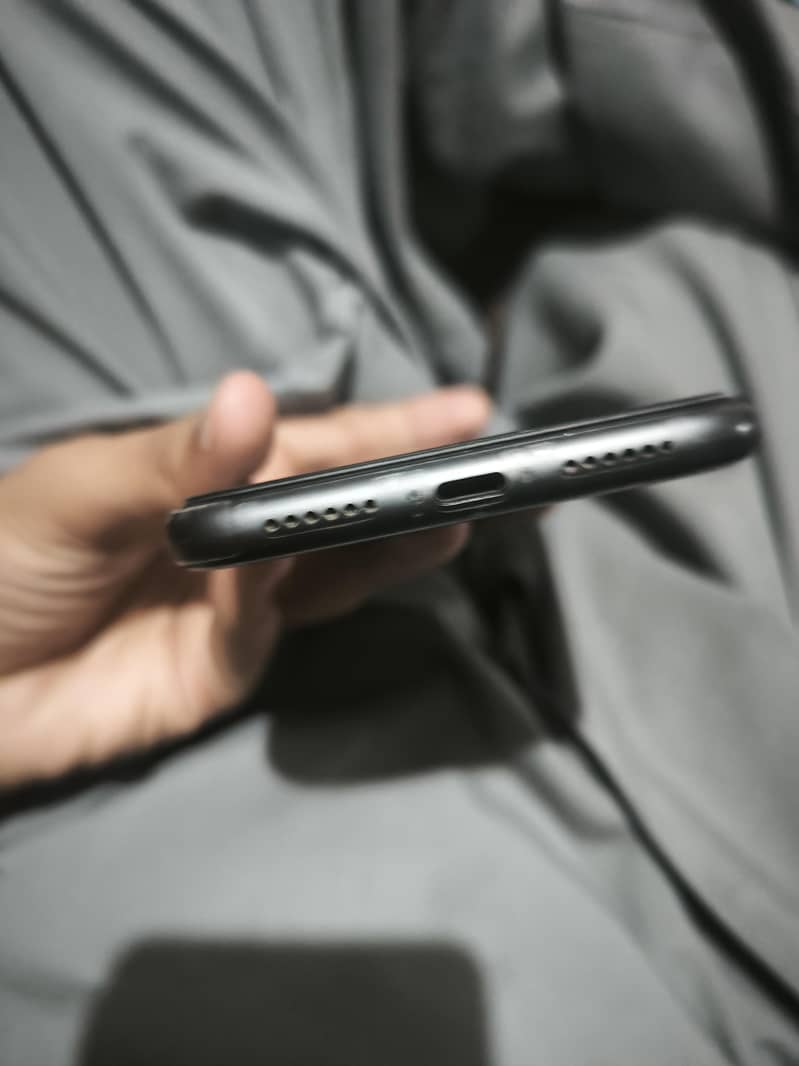 Apple iPhone 11 3