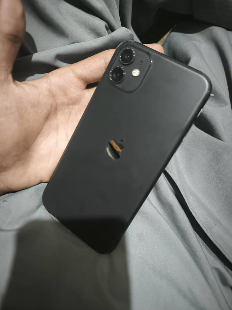 Apple iPhone 11 4