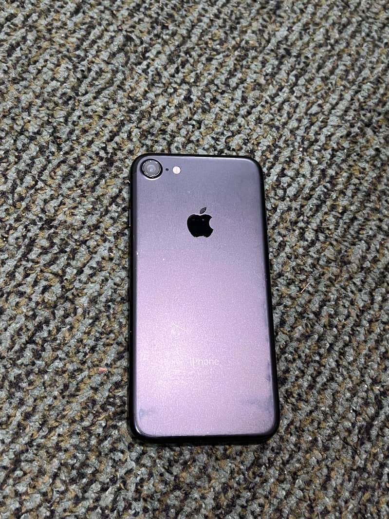 Apple iPhone 7 0