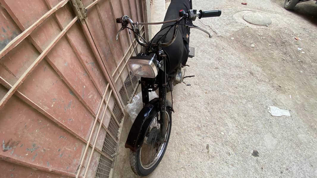 Unique 70 2009 Model – Complete Documents – Running Condition 1