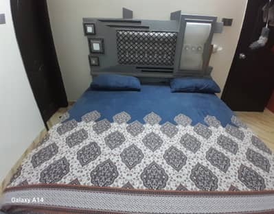 used king size wooden bed