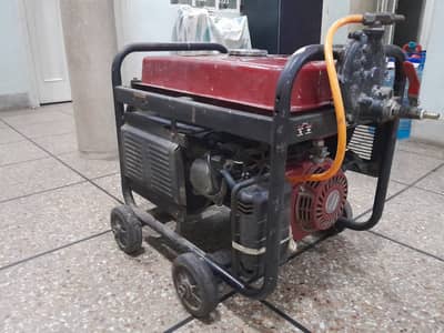 2.5 KW along with gas kit. Self start.