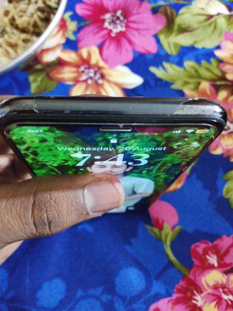 Apple iPhone X 4