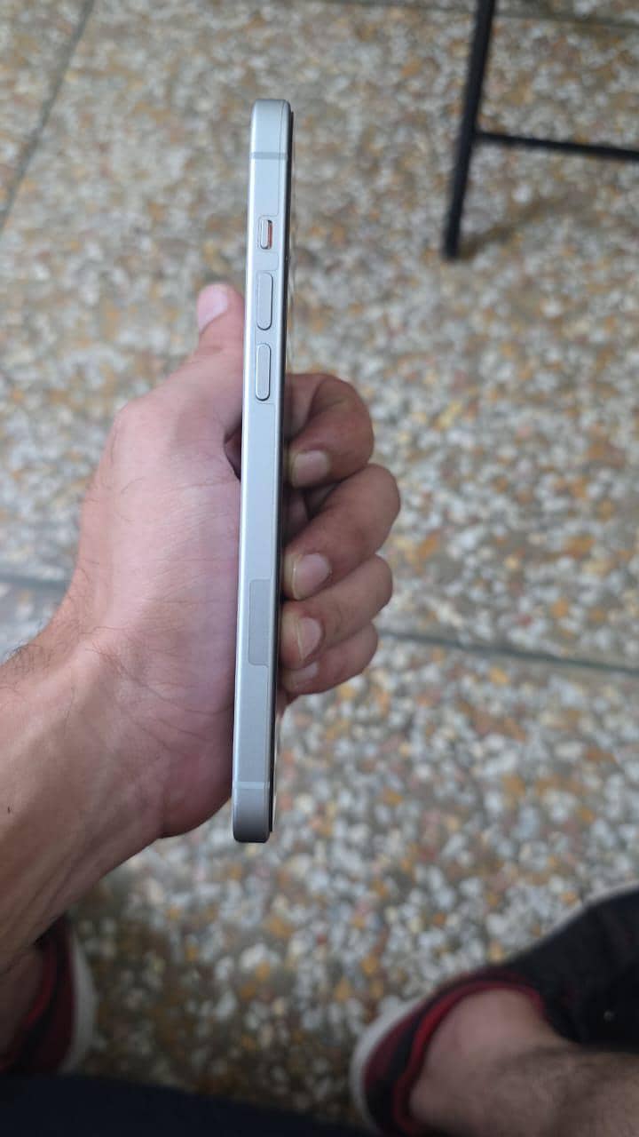 Apple iPhone 15 plus 4