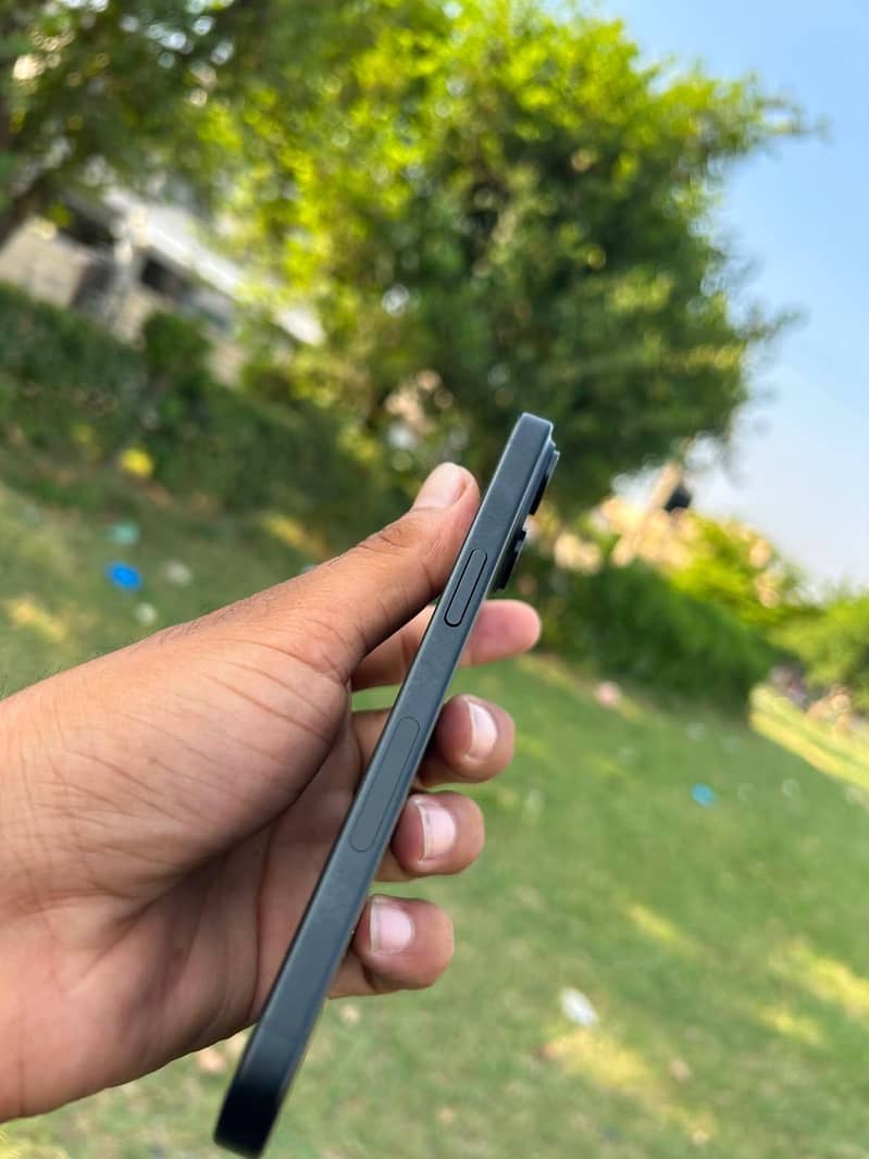 Apple iPhone 15 3