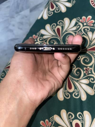 Apple iPhone 11 pro (TOTAL GENUINE)