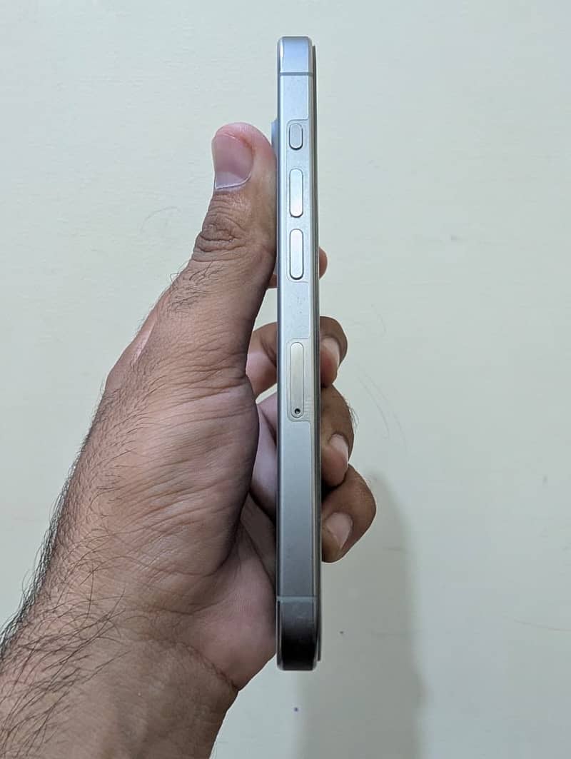 Apple iPhone 15 Pro 4